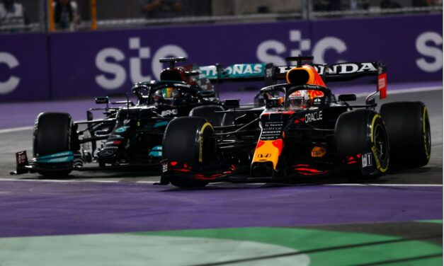 GP Arabia Saudita – caos bandiere ed una frenata di troppo: Hamilton e Verstappen alla pari verso l’ultimo round