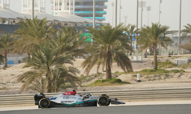 La Mercedes W13 ‘mangia’ le gomme a causa del porpoising