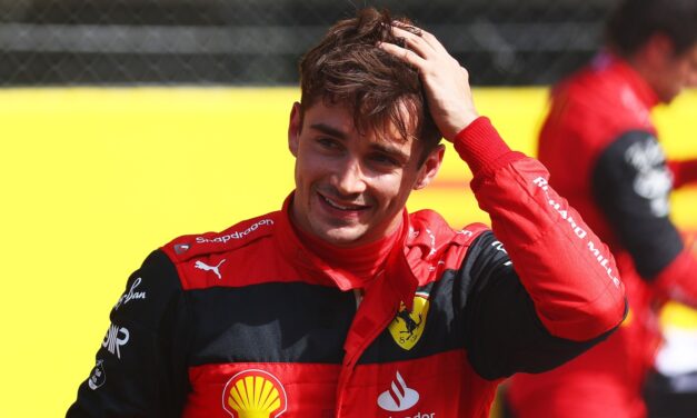 Leclerc respinge la pressione e ottiene la Pole
