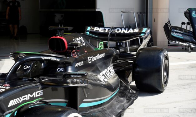 Riunione Mercedes: alla W14 manca carico alle alte velocità, arrivato l’ultimatum a Mike Elliott