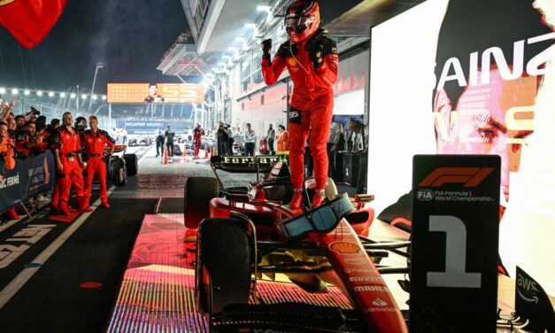 Ferrari interrompe il dominio Red Bull, la tattica di Sainz frena la rimonta Mercedes