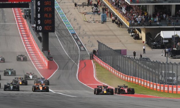Gara Sprint Austin: Verstappen vince davanti ad Hamilton, preoccupa il degrado Ferrari nonostante il podio
