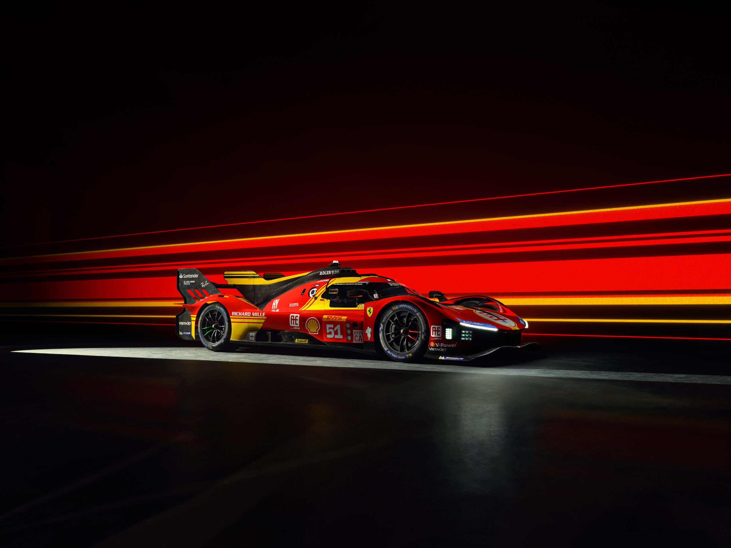 Presentata la Ferrari 499P per il WEC 2024, la nuova livrea è un omaggio ai successi del Cavallino