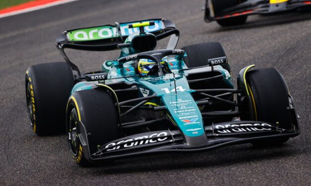 Aston Martin: spettacolo Alonso, disastro Stroll
