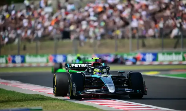 Hamilton: “McLaren e Red Bull viaggiano sui binari”