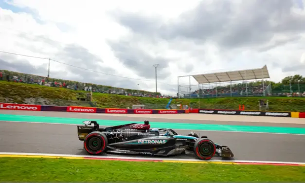 Capolavoro strategico di Russell, in Belgio è 1-2 Mercedes. Terzo Piastri