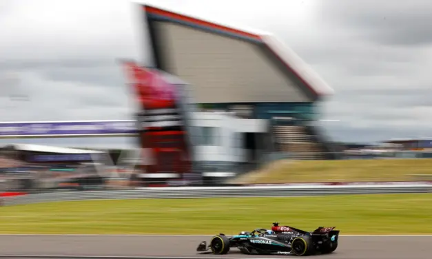 Doppietta Mercedes davanti a Norris, Ferrari disastrosa dietro ad Haas