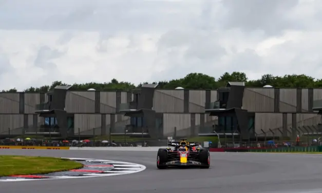 Verstappen: “Macchina molto strana dopo i danni al fondo”