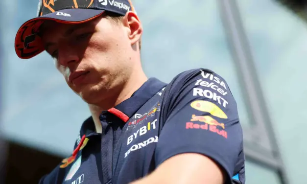 Verstappen denies sim racing “ban” on F1 weekends