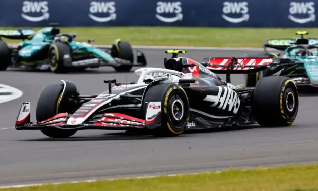 Haas sorprende, Aston Martin e Racing Bulls deludono