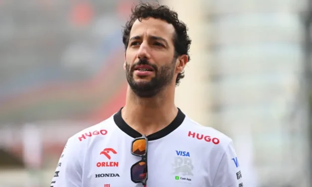 Ricciardo awaiting call on his Red Bull F1 future