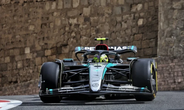 Hamilton expecting to “roll the dice” in Singapore GP