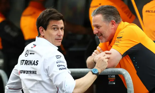 Wolff: McLaren “between a rock and a hard place” on team orders