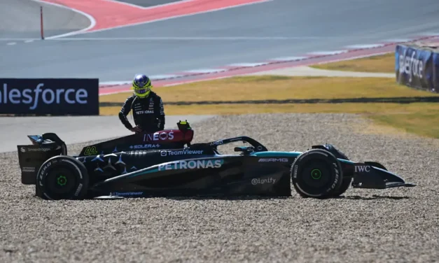 Mercedes W15 ancora instabile in Texas, Hamilton: “Incidente strano”
