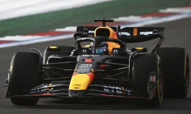 Verstappen si impone nella Sprint di Austin, Norris sbaglia, Sainz secondo