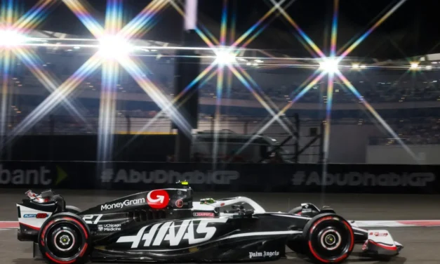 Haas: Hulkenberg brilla, un danno al fondo frena Magnussen