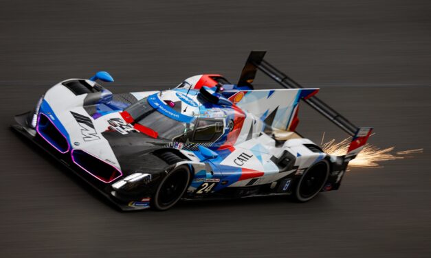 24 ore Daytona 2025: Colpaccio BMW, Dries Vanthoor firma la Pole Position