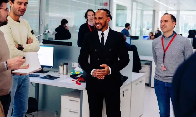 I primi giorni di Lewis Hamilton a Maranello raccontati dalla Ferrari