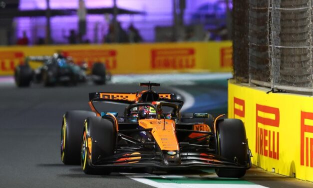 Piastri vince Max la perde in partenza, gara capolavoro di Leclerc e primo podio Ferrari