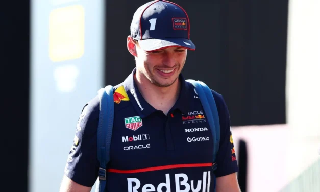 Verstappen finalmente annuncia “Resto in Red Bull” e analizza la McLaren