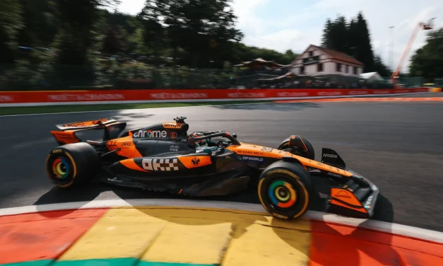 Doppietta McLaren con un impeccabile Piastri, Leclerc chiude sul podio
