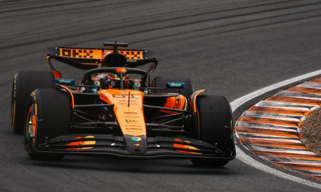 Piastri vince davanti a Verstappen e un super Hadjar. Out Norris e le due Ferrari