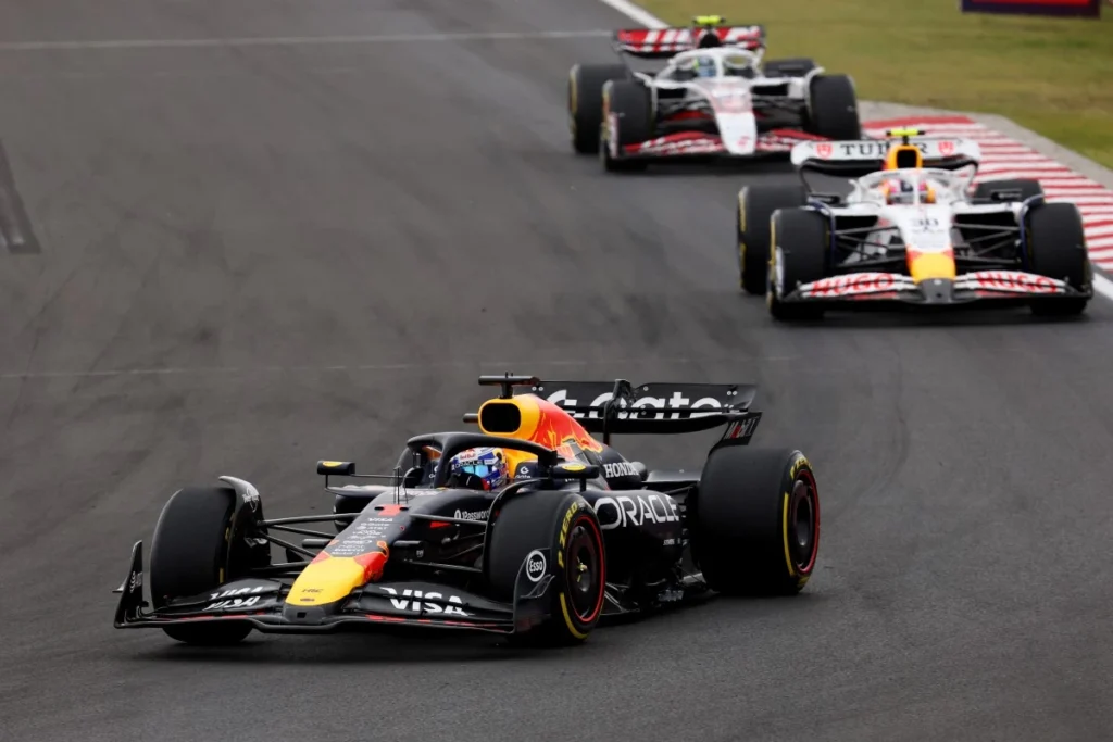 Verstappen (Red Bull) Lawson (Racing Bulls)