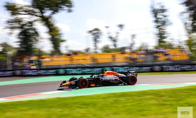 Pole e record di Verstappen che beffa McLaren. Ferrari subito dietro.