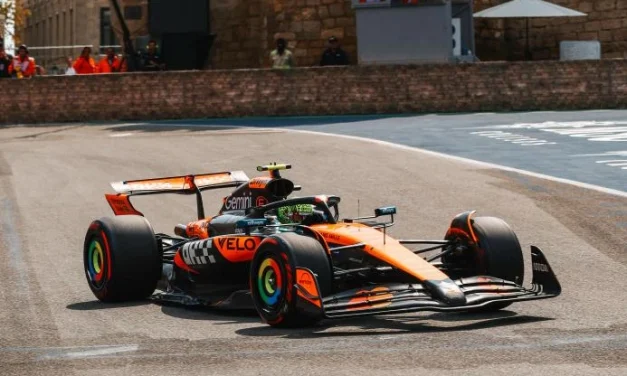 FP1 Baku: McLaren detta il passo davanti a Leclerc, ala ‘trimmata’ in casa Ferrari