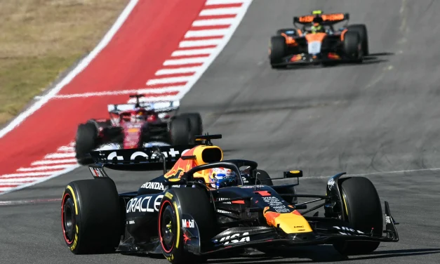 Verstappen ‘pigliatutto’ vince ad Austin, secondo Norris. Leclerc torna a podio