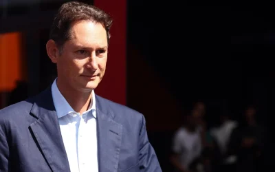 Elkann tuona: “Ferrari vince quando è coesa. I piloti parlino meno e si concentrino a guidare”