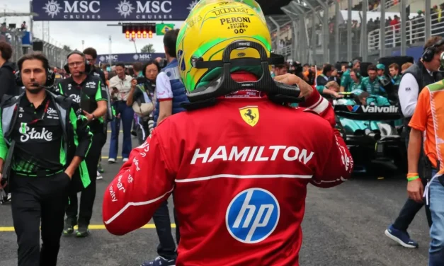Un anno fa a Las Vegas l’ultimo podio di Hamilton: una stagione complicata, ma la motivazione resta