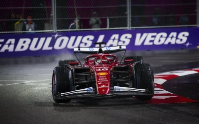 La Ferrari naufraga sotto la pioggia di Las Vegas. Leclerc: “Da 7 stagioni abbiamo questo problema”