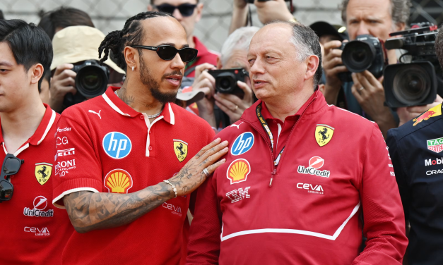 Hamilton difende Vasseur: “Puntate il dito da un’altra parte. Ci sono anche persone al di sopra di Fred”
