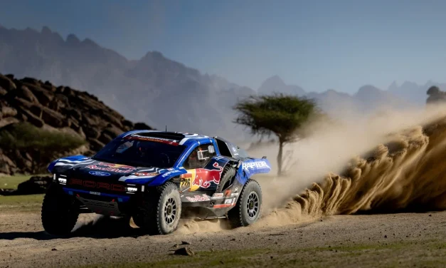 Dakar 2026: Ekstrom vince il prologo, ottavo tempo per Sainz