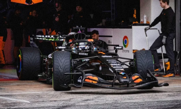 McLaren MCL40: muso sottile e ali aggressive