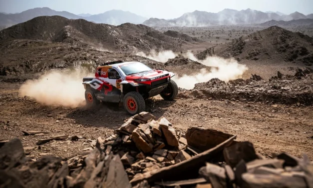 Dakar 2026, tappa 4: Lategan vince e sale al comando, crolla Guthrie