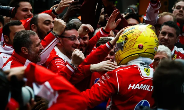 Hamilton: “La gara migliore che abbia mai visto in F1, ma le Mercedes ci superano a velocità folli”