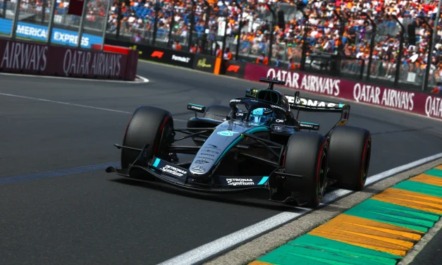 Dominio Mercedes a Melbourne: Russell sigla la prima pole della nuova era. Leclerc quarto, Verstappen a muro