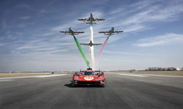 Ferrari 499P e Frecce Tricolori: l’incontro tra due eccellenze italiane
