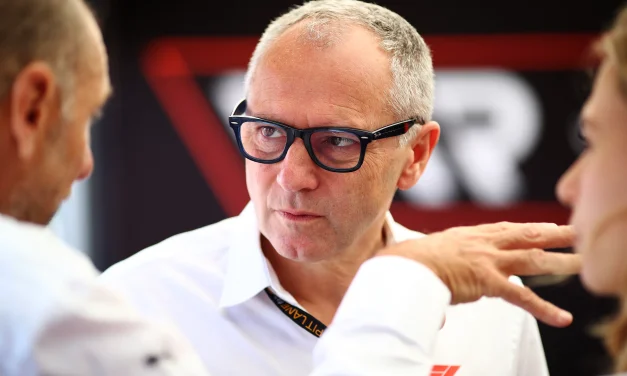 Domenicali duro sulle critiche alla nuova F1: “Sorpassi? Nulla di artificiale, la gente ha la memoria corta…”