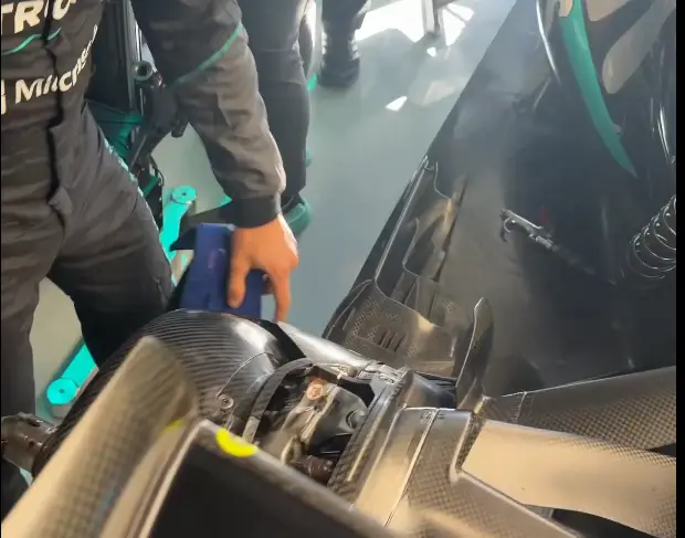 Mercedes all'attacco