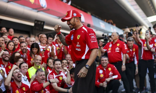 Hamilton: “Portiamo costantemente innovazioni, Ferrari è tornata ad essere il punto di riferimento”