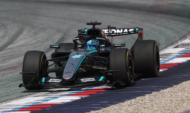 Russell torna al successo davanti a Verstappen e Antonelli. Ferrari quarta forza