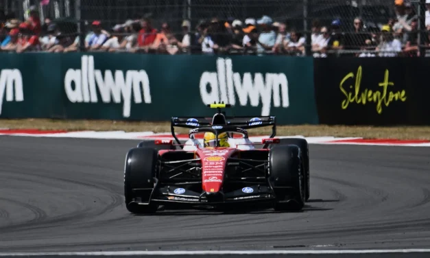 FP1 Inghilterra | Ferrari a sorpresa al top: Hamilton 1°, Leclerc 3°. Ma Mercedes è forte