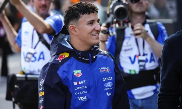 Red Bull completa la line-up 2027: Hadjar confermato al fianco di Verstappen
