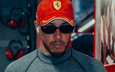 Ferrari, la critica di Hamilton: “Alla Mercedes avevamo un regolamento scritto, qui non ci sono regole”