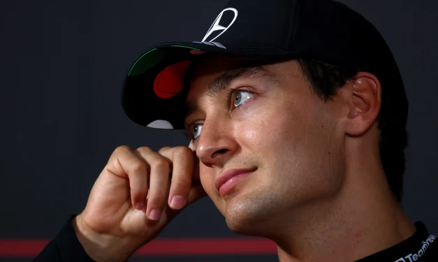 Mercedes, Russell perde la pole position per problemi ai freni ed anche per ‘colpa’ di Verstappen