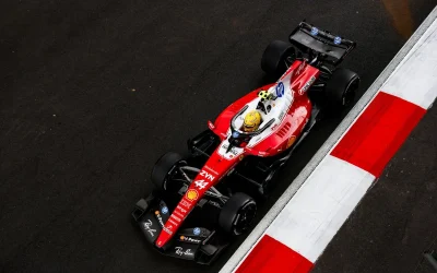 Ferrari, Hamilton fiducioso nonostante i problemi: “Prego che il motore sia a posto”