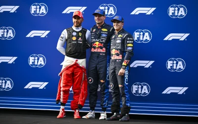A Sepang vince l’efficienza: Verstappen in pole, Hamilton porta la Ferrari dove il motore non arriva